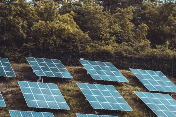 photo-1592833159155-c62df1b65634